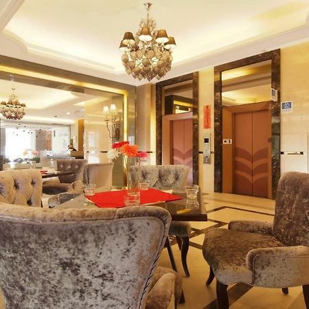 The Metro Hotel Taichung Bagian luar foto