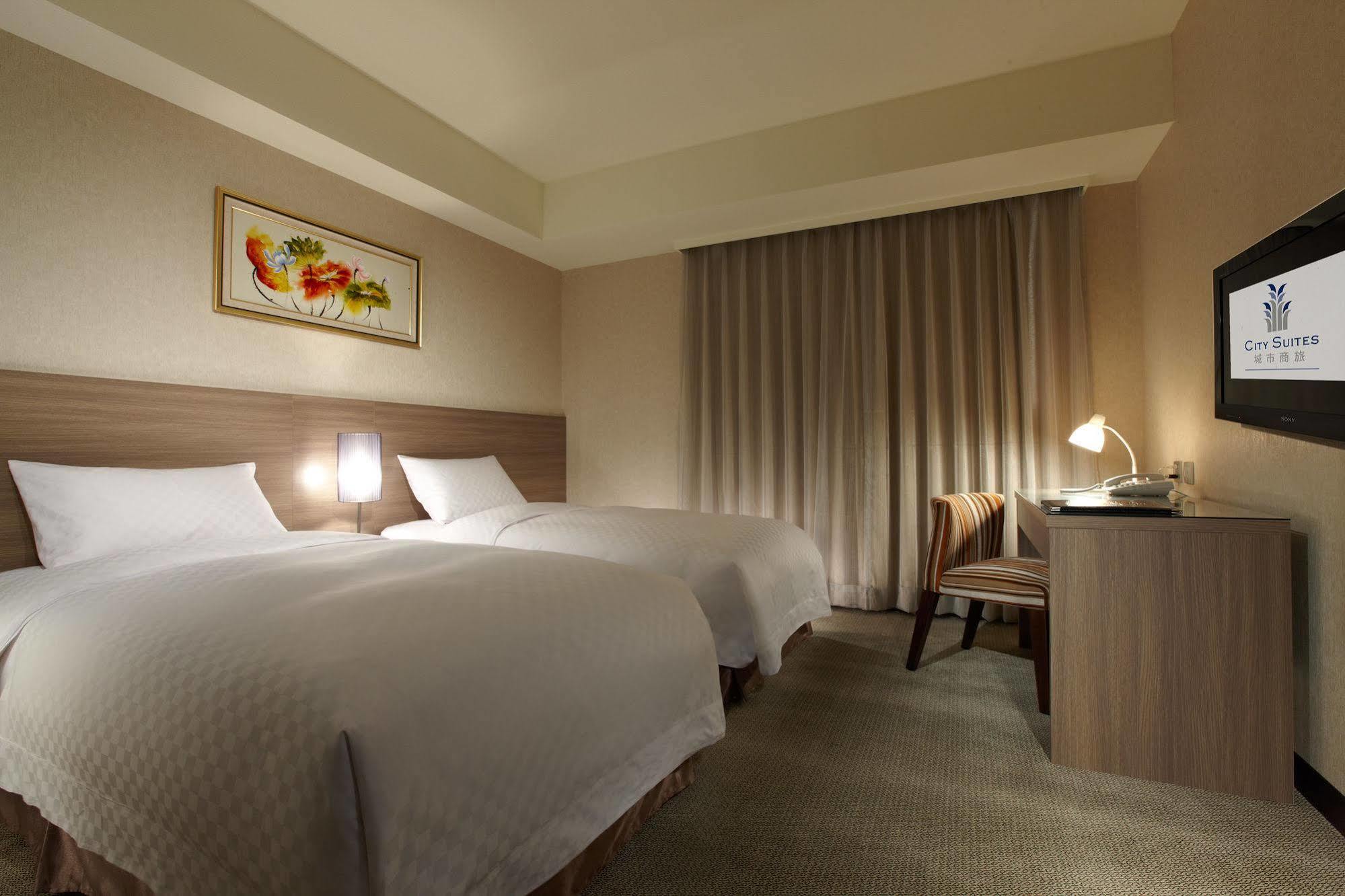 The Metro Hotel Taichung Bagian luar foto