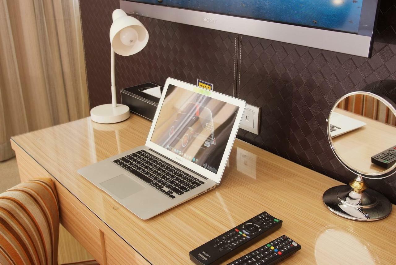 The Metro Hotel Taichung Bagian luar foto