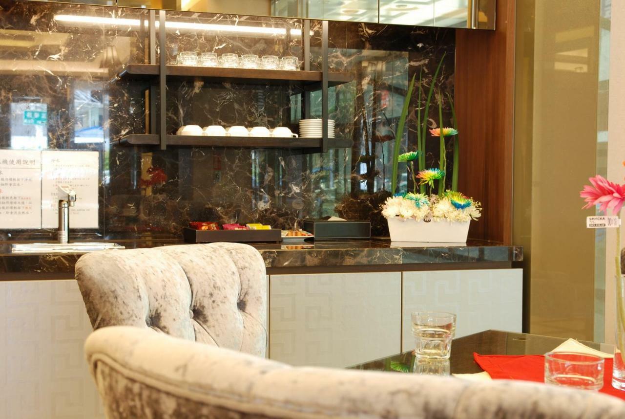 The Metro Hotel Taichung Bagian luar foto