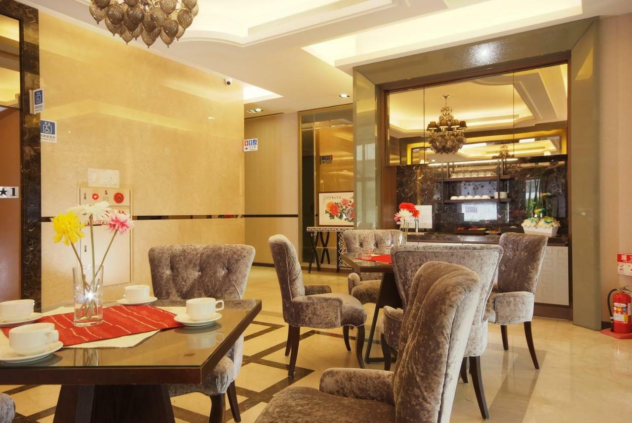 The Metro Hotel Taichung Bagian luar foto