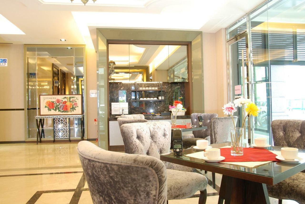 The Metro Hotel Taichung Bagian luar foto