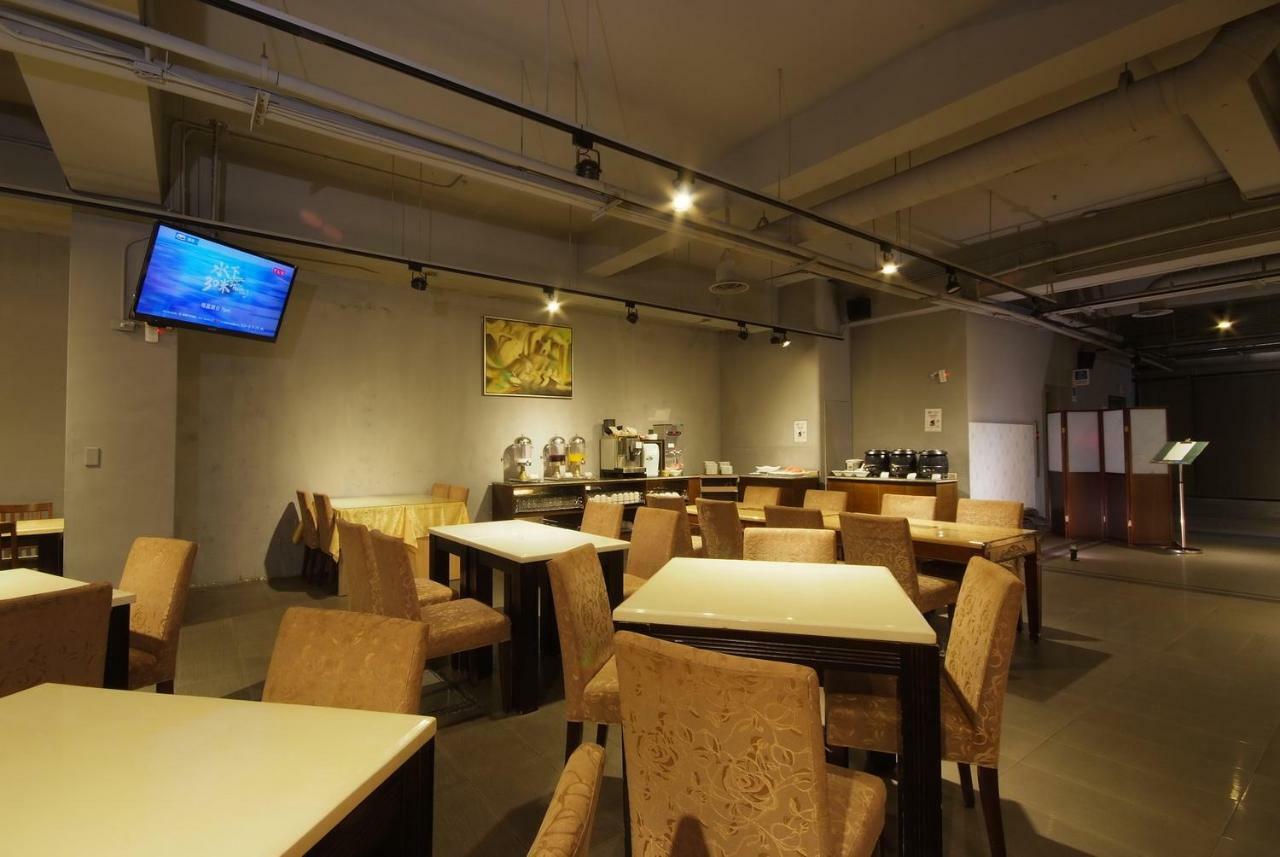 The Metro Hotel Taichung Bagian luar foto