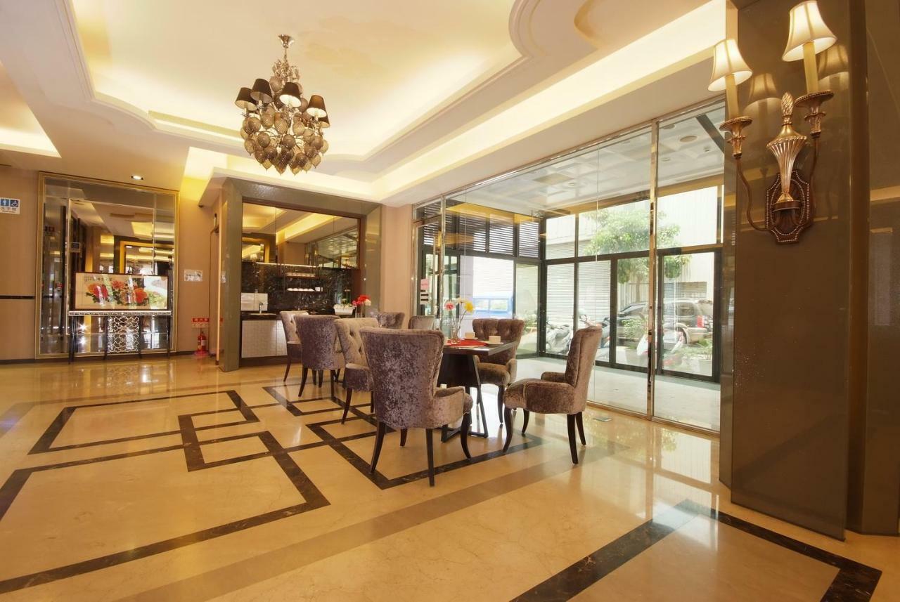 The Metro Hotel Taichung Bagian luar foto