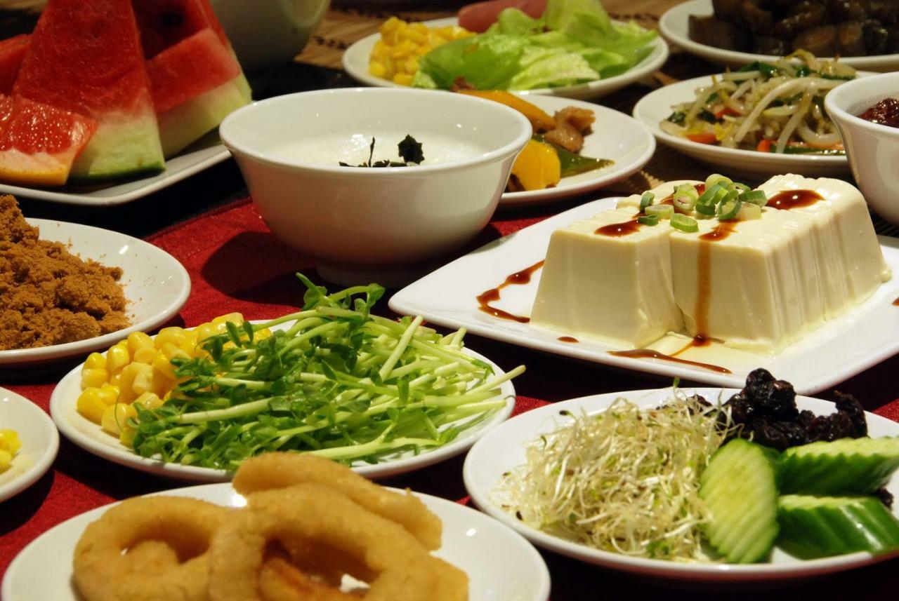 The Metro Hotel Taichung Bagian luar foto