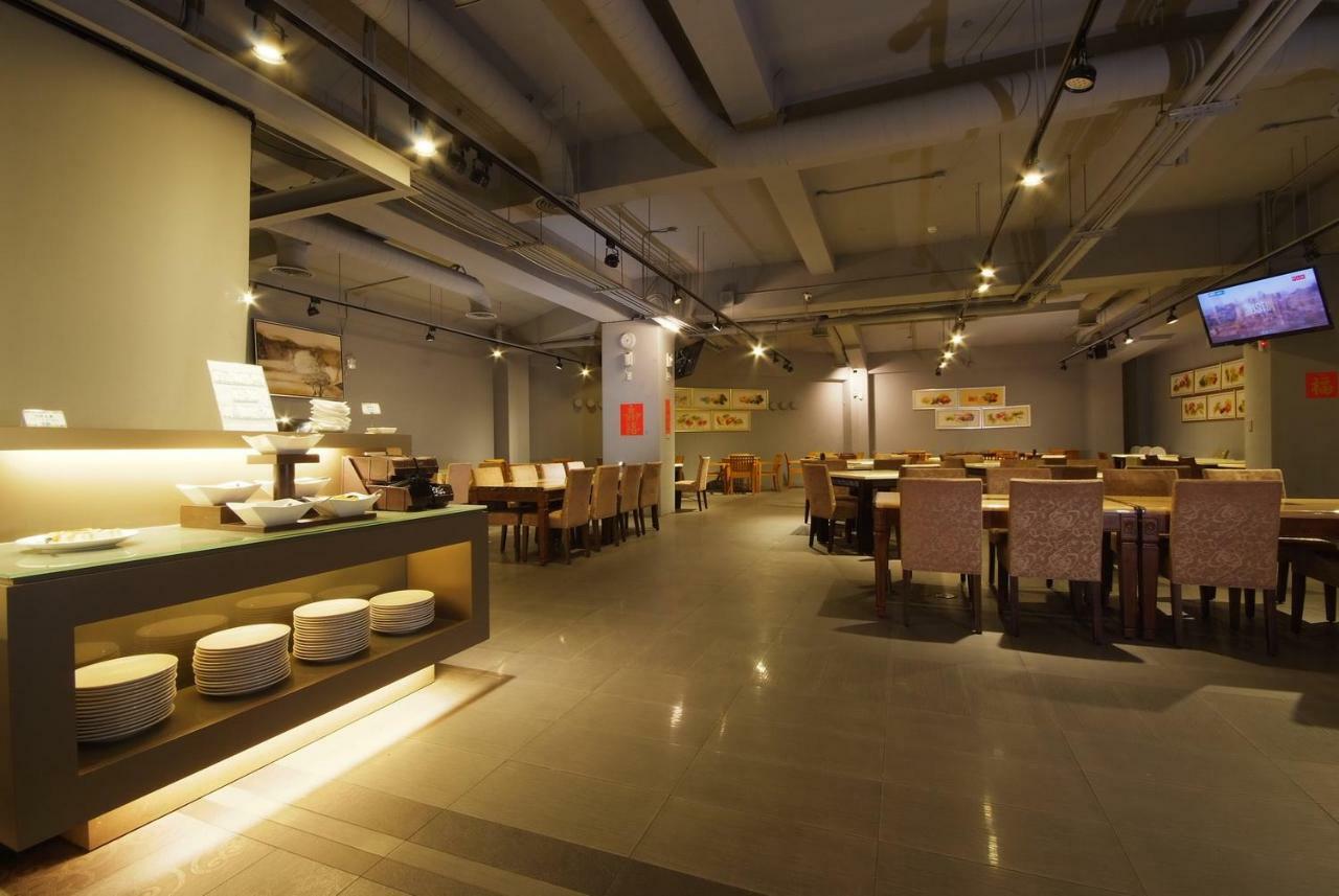 The Metro Hotel Taichung Bagian luar foto